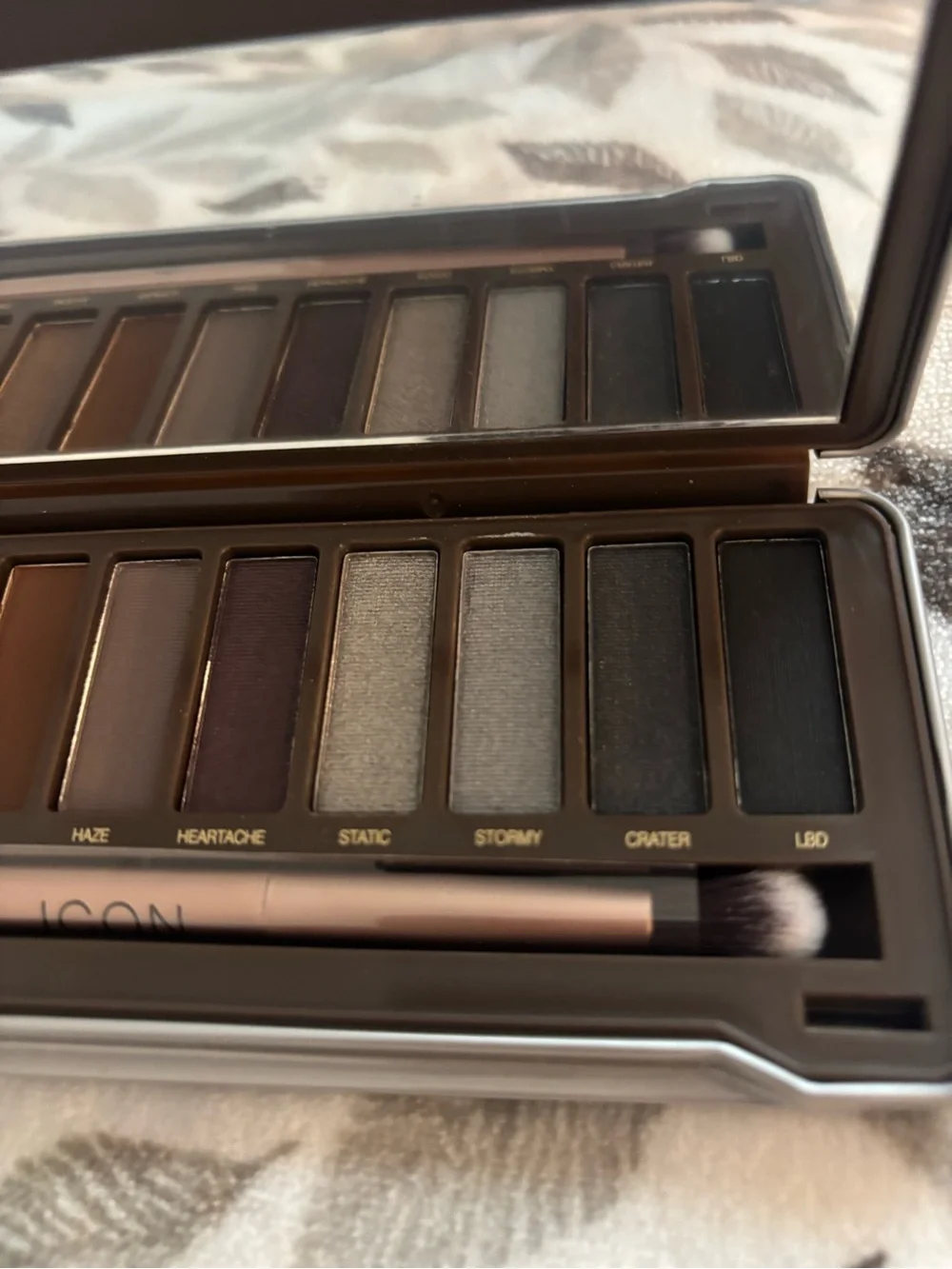 Icon by Absolute New York Eyeshadow Palette Net Wt. 0.47 oz / 13.2 g